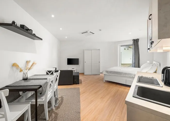 Vibestudio 405 - Central - Ac - Near Parking